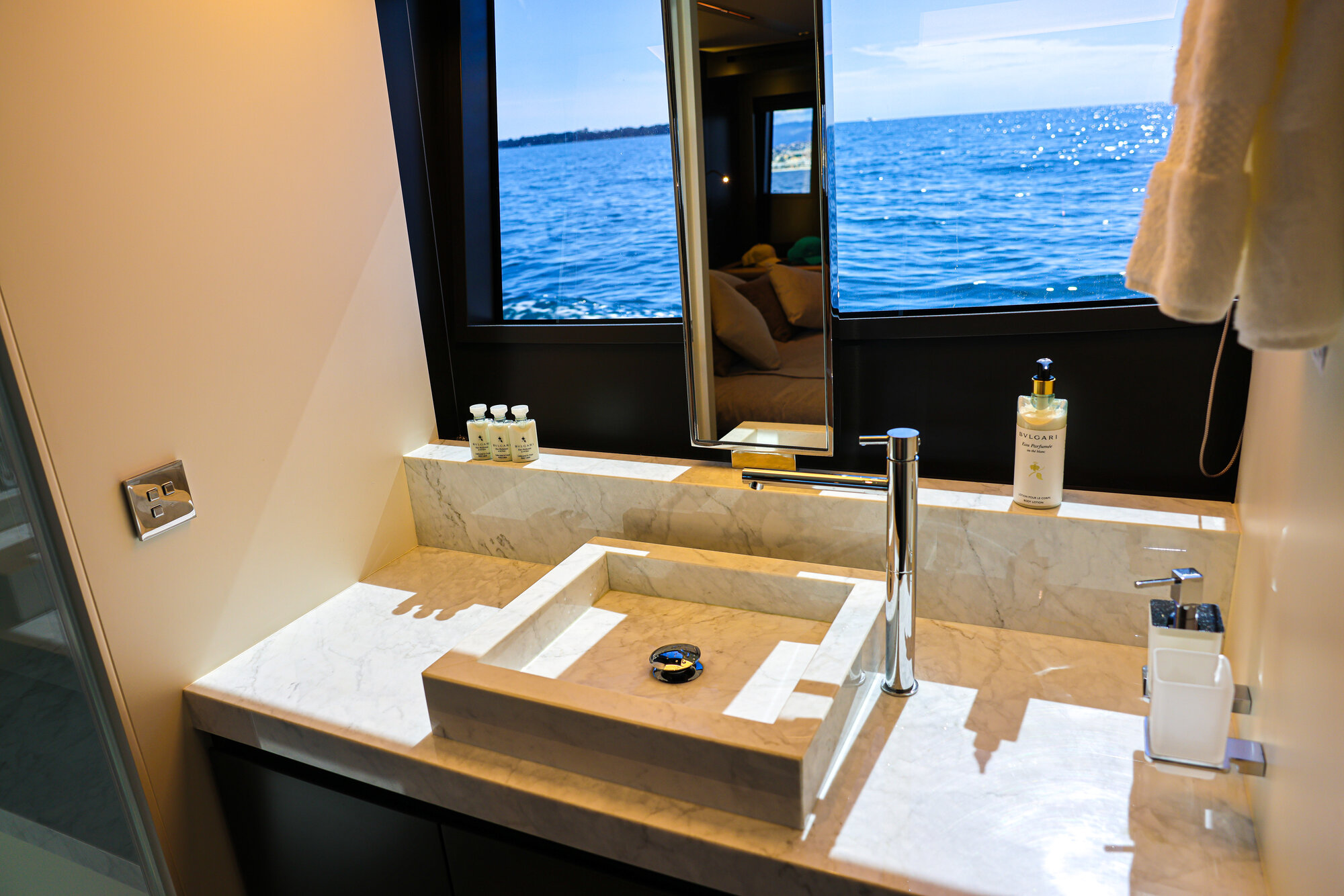 RIVA PERSEO 76 M/Y SAMIRA SAMIRA luxury yacht charter - dining area French Riviera