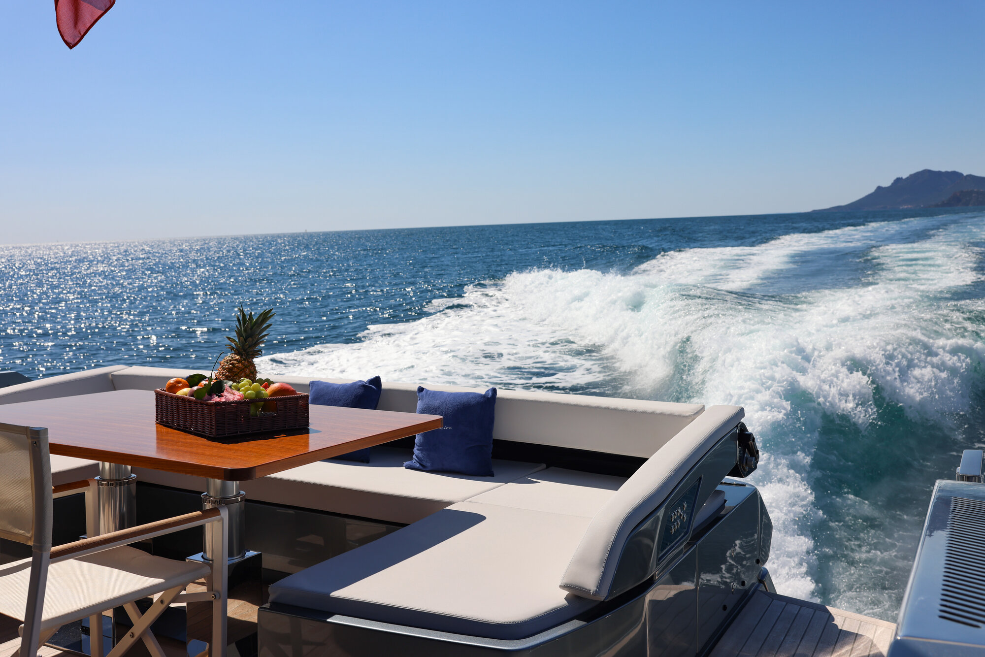 RIVA PERSEO 76 M/Y SAMIRA SAMIRA luxury yacht charter - luxurious interior salon French Riviera