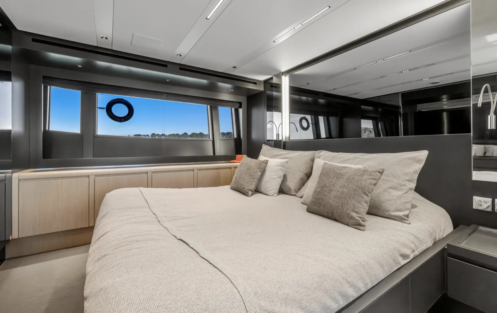 RIVA PERSEO 76 M/Y SAMIRA SAMIRA luxury yacht for sale - sun deck French Riviera