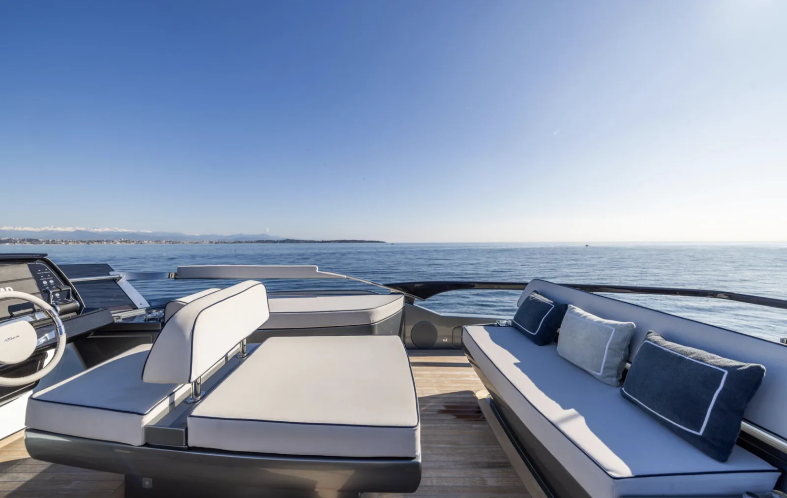 RIVA PERSEO 76 M/Y SAMIRA SAMIRA luxury yacht for sale - sun deck French Riviera