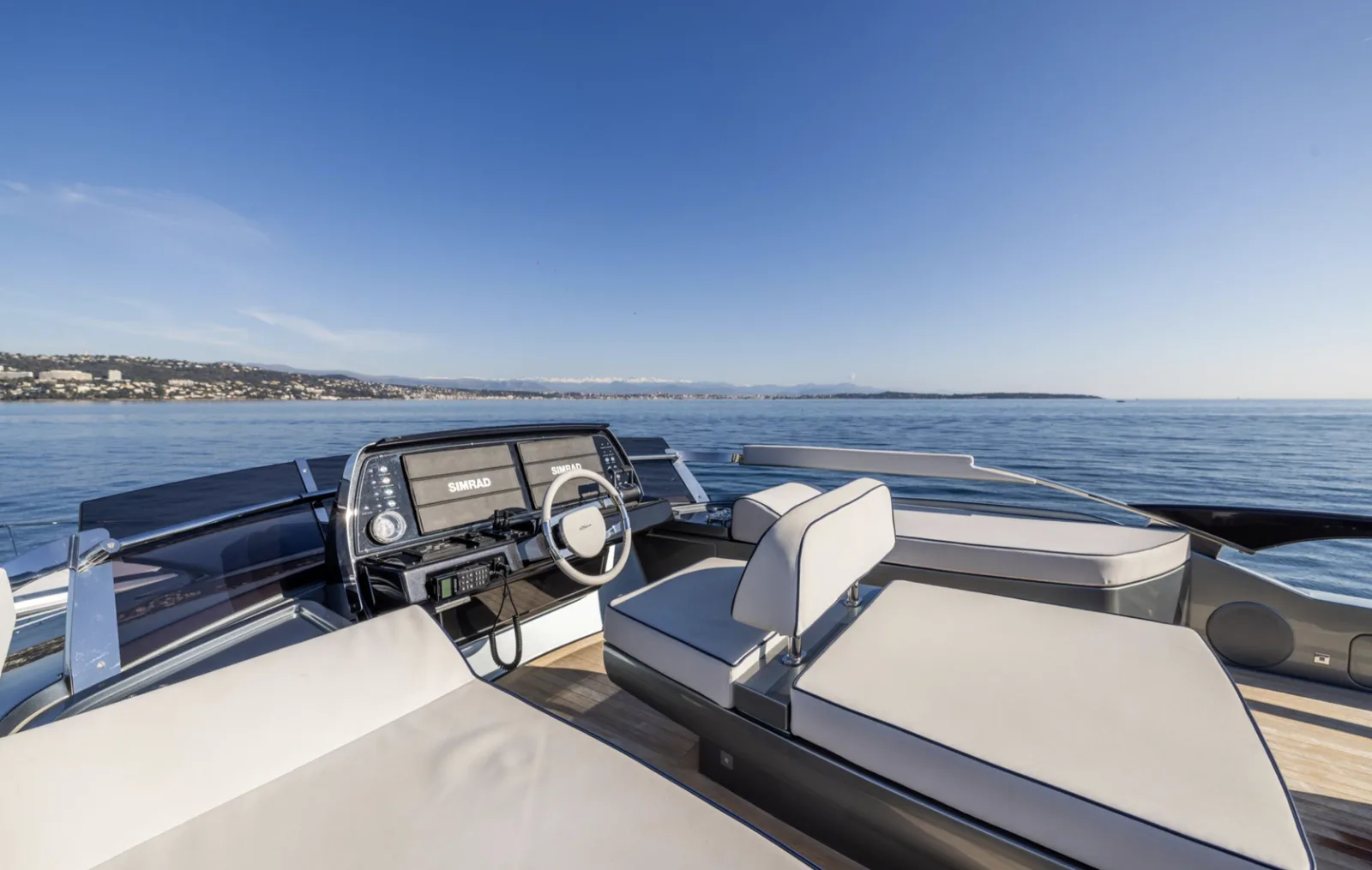 RIVA PERSEO 76 M/Y SAMIRA SAMIRA luxury yacht for sale - dining area French Riviera
